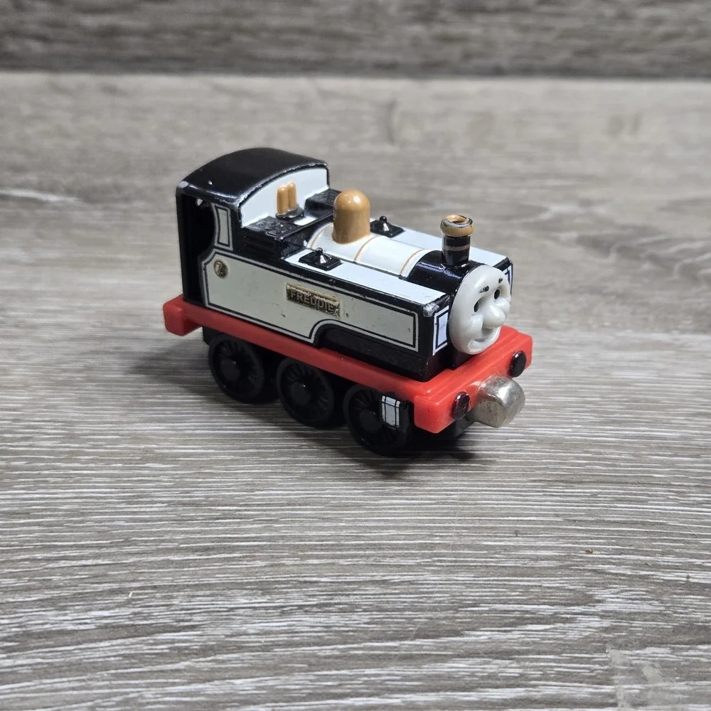 Fearless Freddie 2006 Thomas the Train & Friends Take Along Die Cast Take & Play